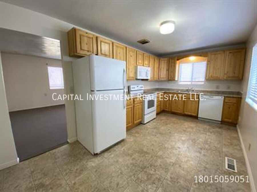 1126 E Crandall Ave #B - Photo 4 of 13