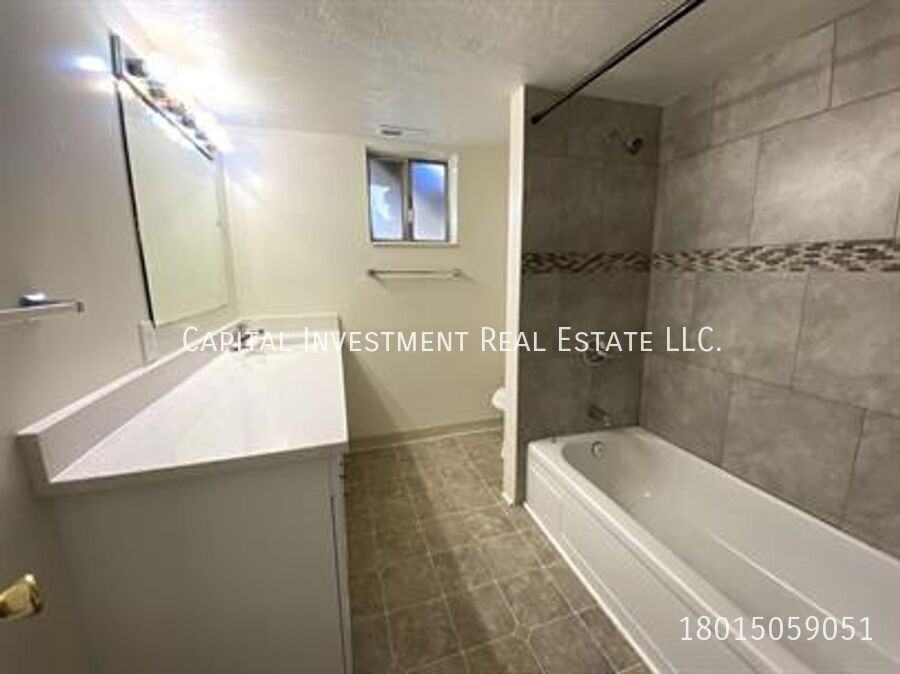 1126 E Crandall Ave #B - Photo 5 of 13
