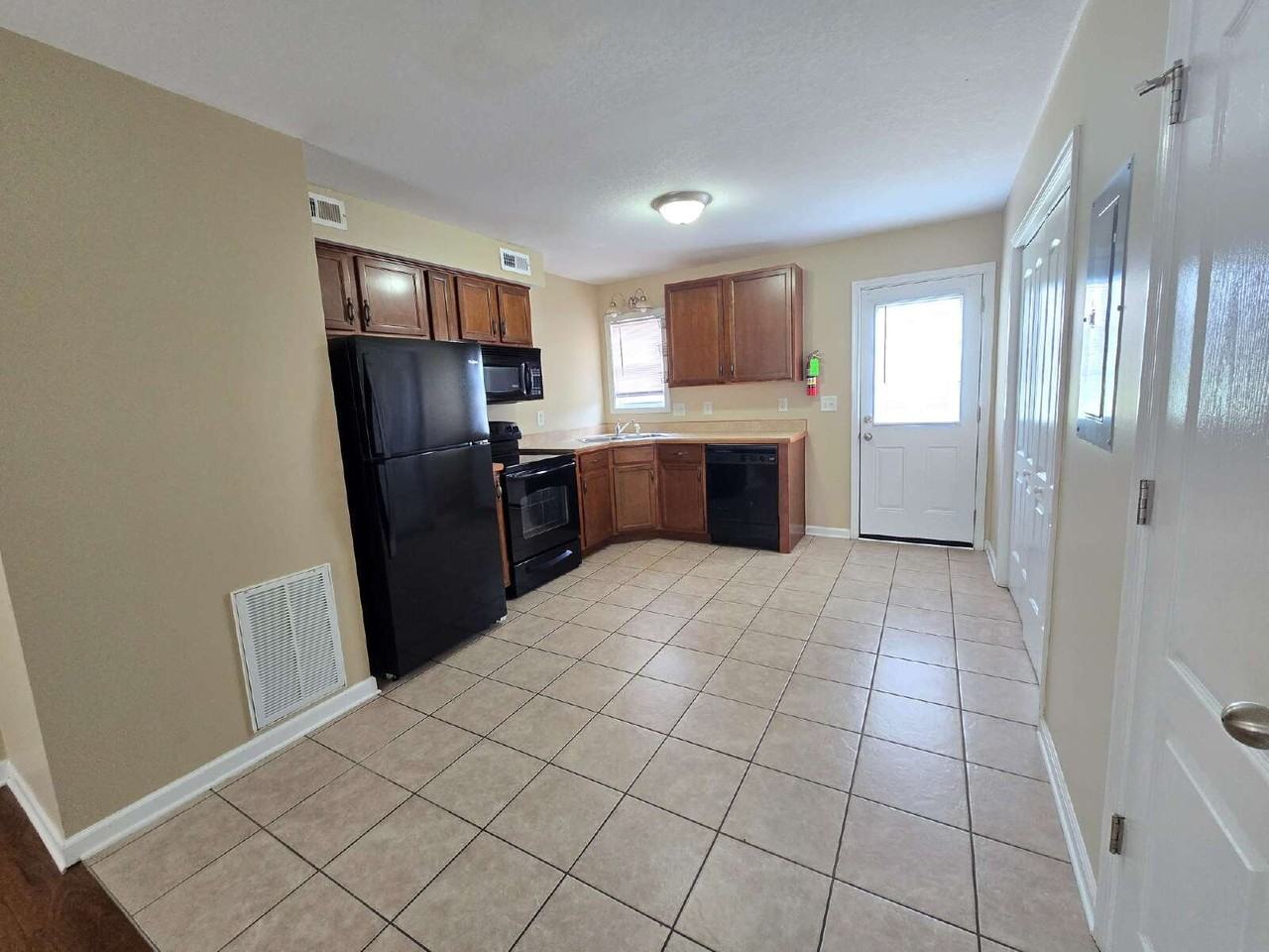 805 Oak Arbor Ct Apt A - Photo 5 of 14