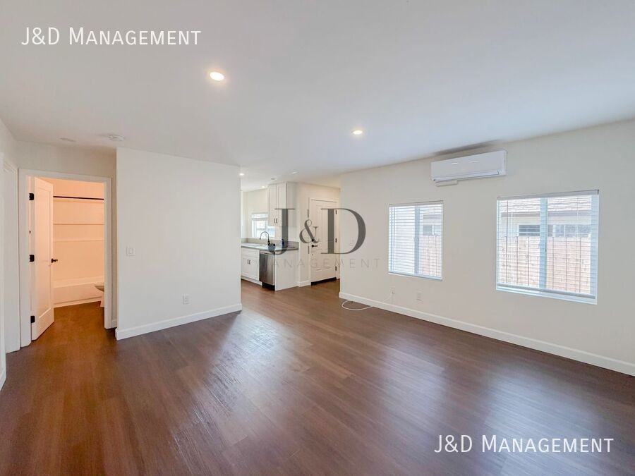 725 E 22nd St - Photo 2 of 12