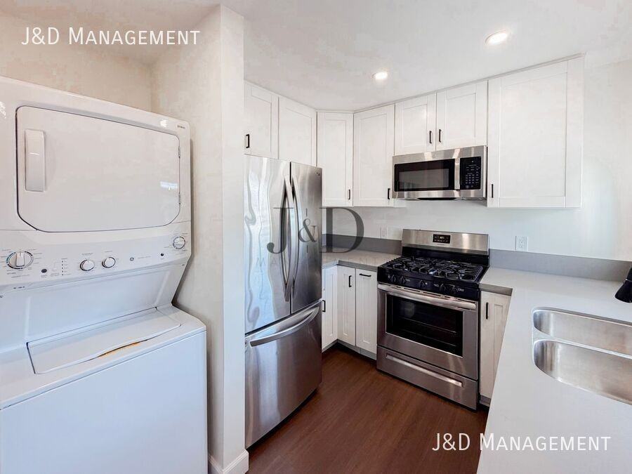 725 E 22nd St - Photo 3 of 12