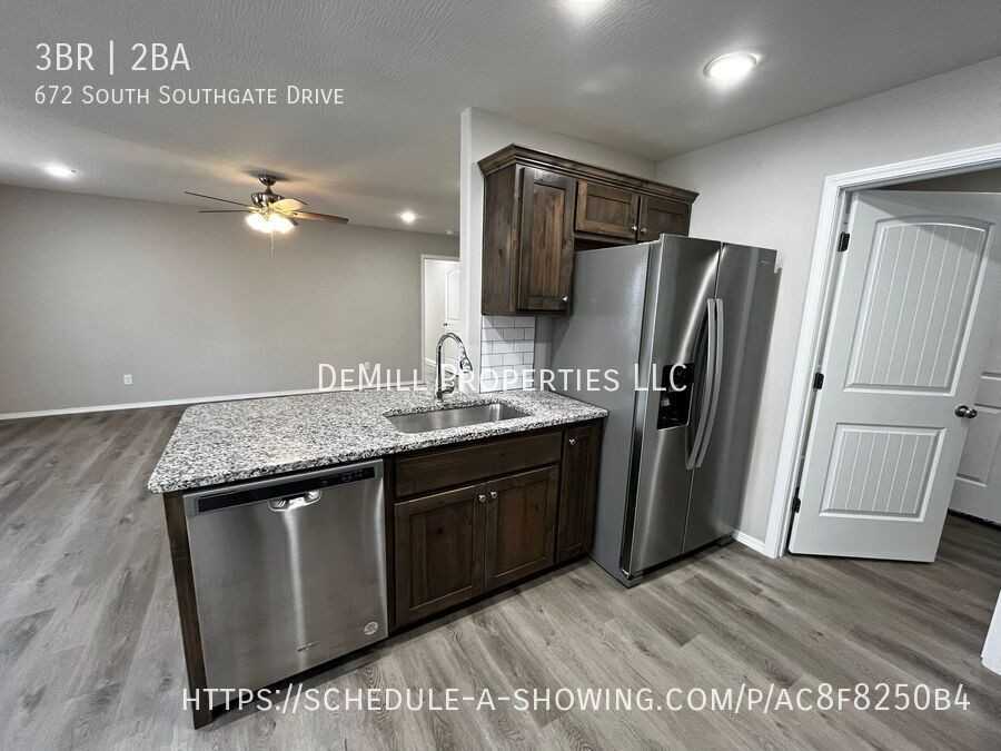 672 S Southgate Dr - Photo 7 of 27