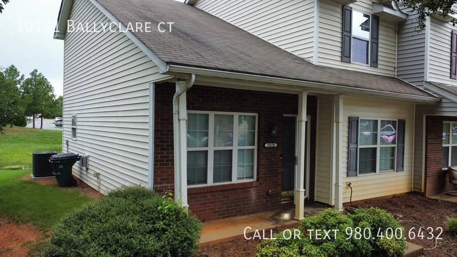 10131 Ballyclare Ct - Photo 2 of 30