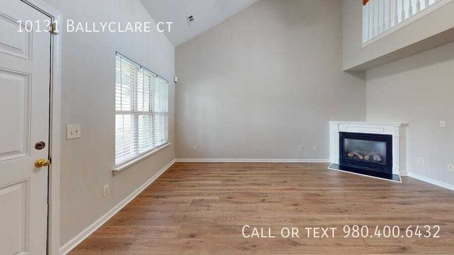 10131 Ballyclare Ct - Photo 4 of 30