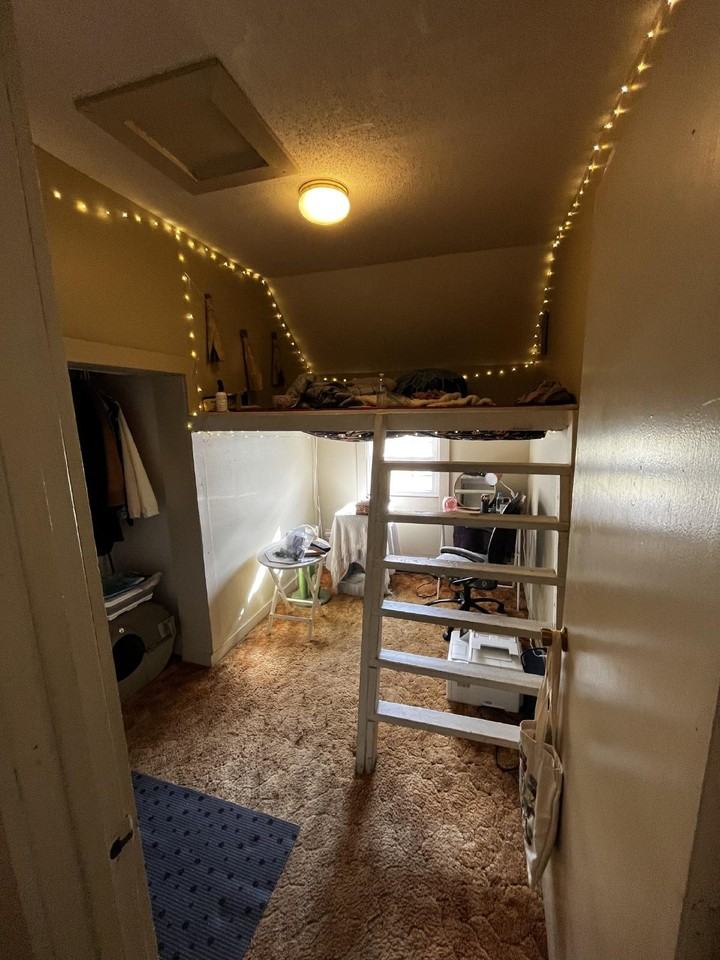 516 1/2 Hudson St - Photo 4 of 13