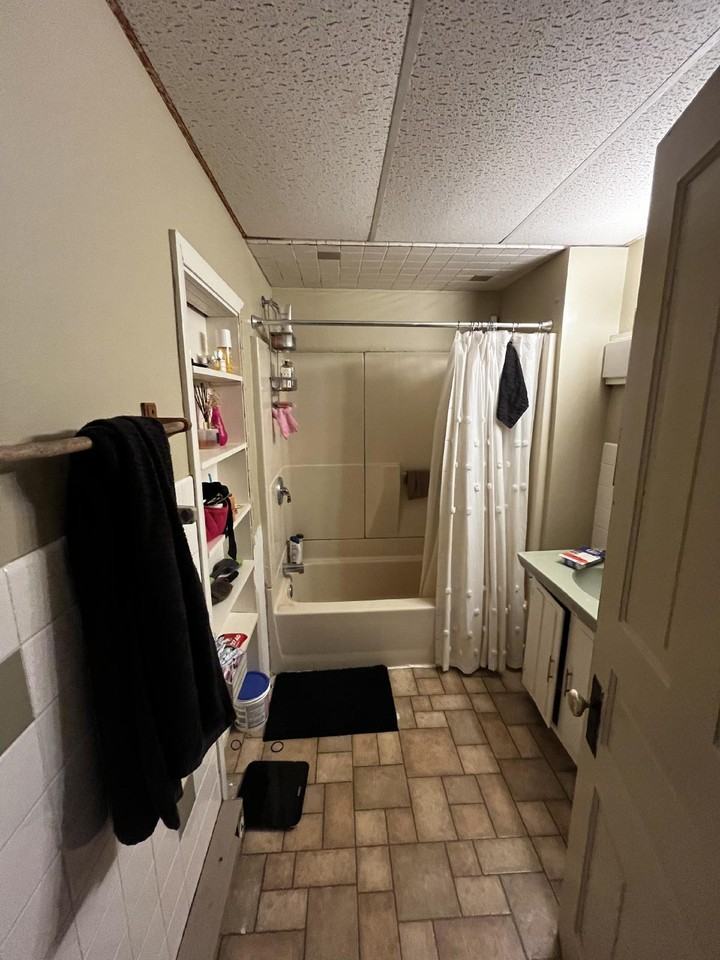 516 1/2 Hudson St - Photo 5 of 13