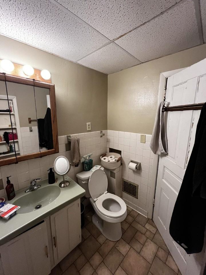 516 1/2 Hudson St - Photo 6 of 13