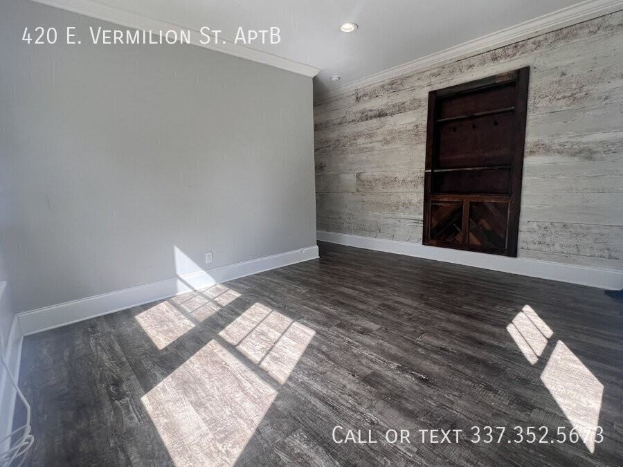 420 E Vermilion St - Photo 3 of 12