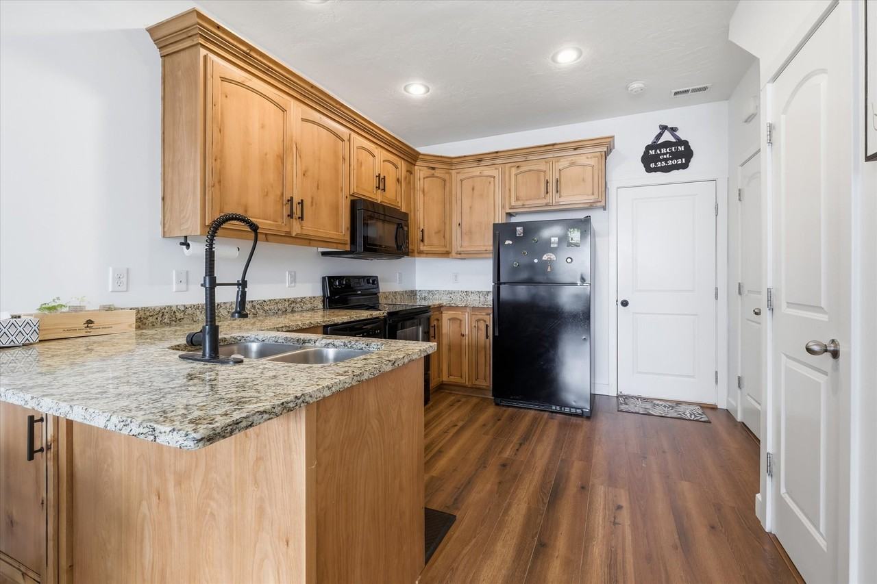 1250 W 2420 S - Photo 4 of 19