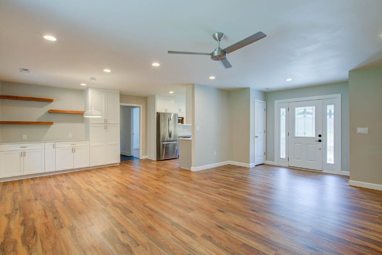 1307 Bob White Dr - Photo 3 of 21