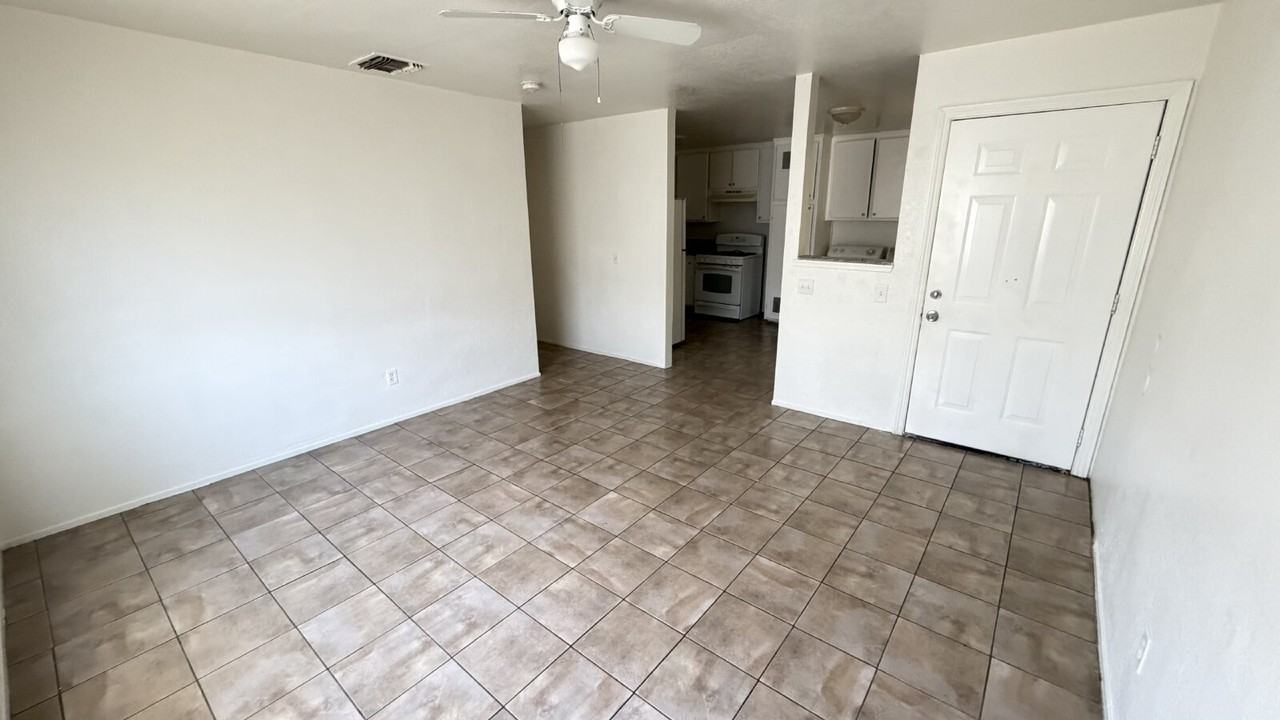 1316 E California Ave #B - Photo 2 of 8