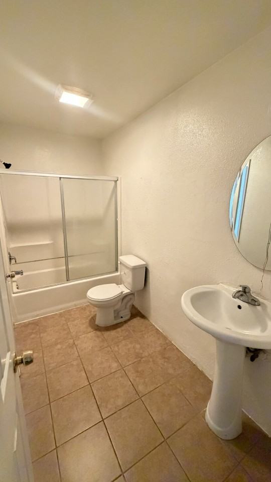 1316 E California Ave #B - Photo 5 of 8
