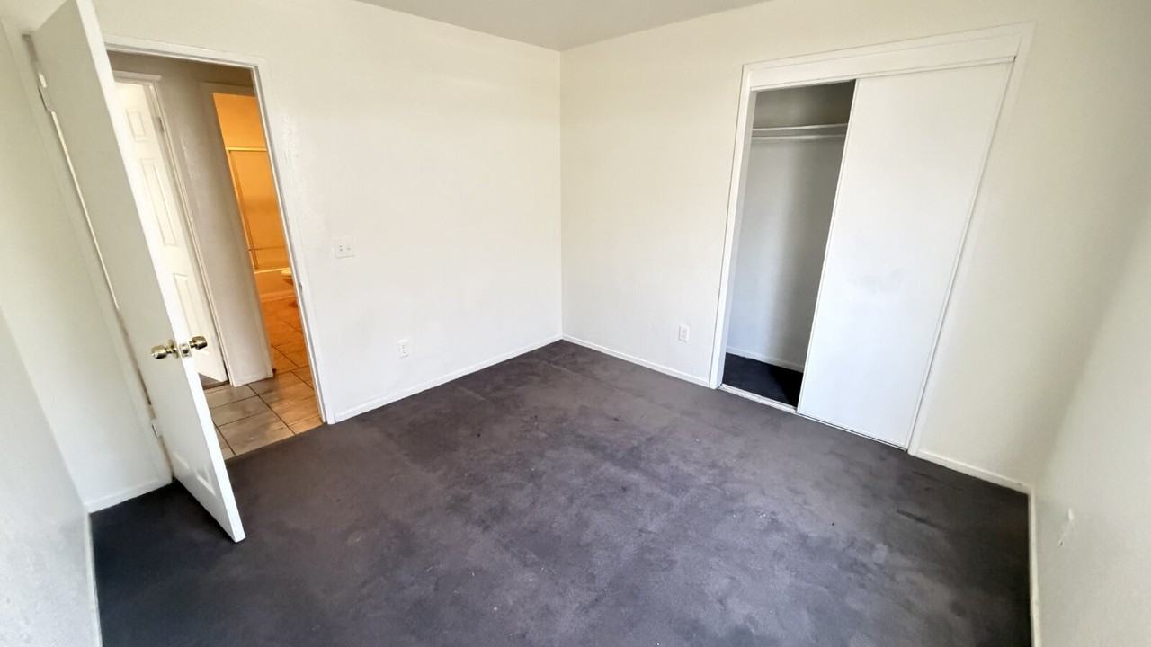 1316 E California Ave #B - Photo 6 of 8