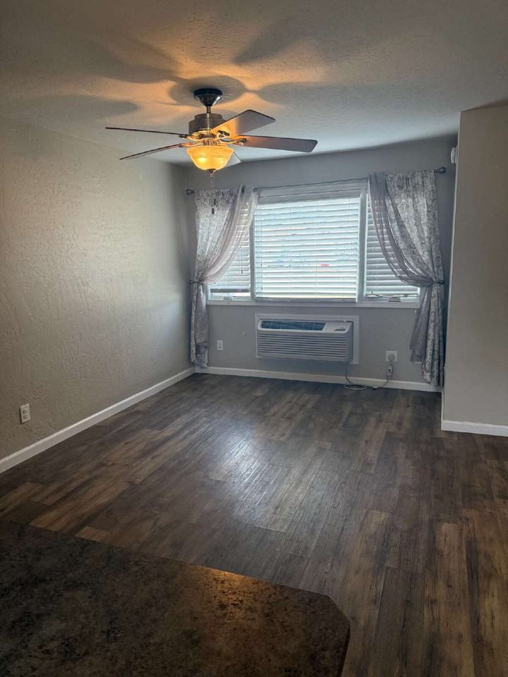 322 6th Ave Se - Photo 5 of 10