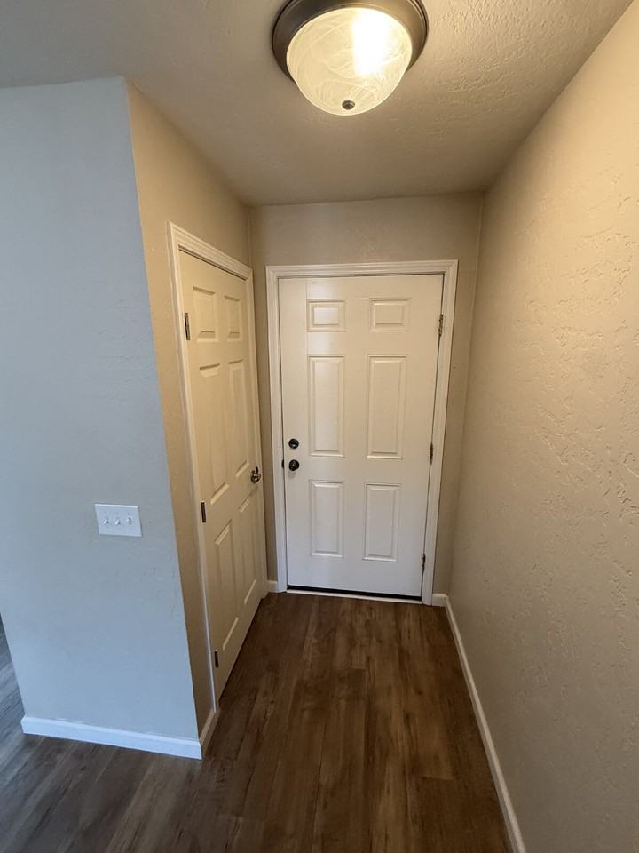 322 6th Ave Se - Photo 6 of 10