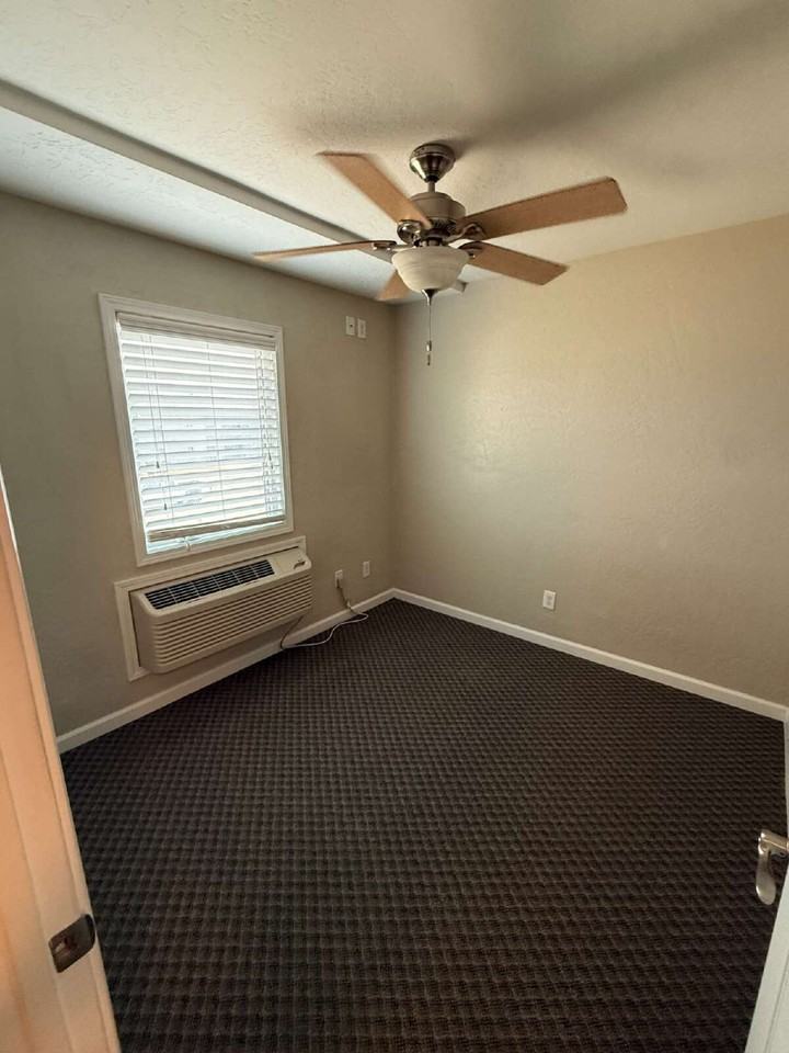 322 6th Ave Se - Photo 7 of 10