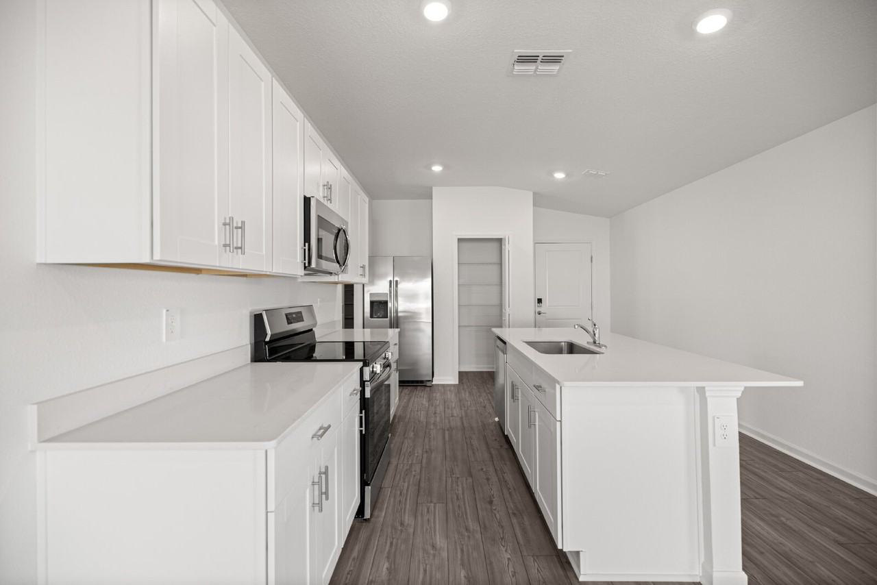 3155 Ne 38th St - Photo 3 of 20