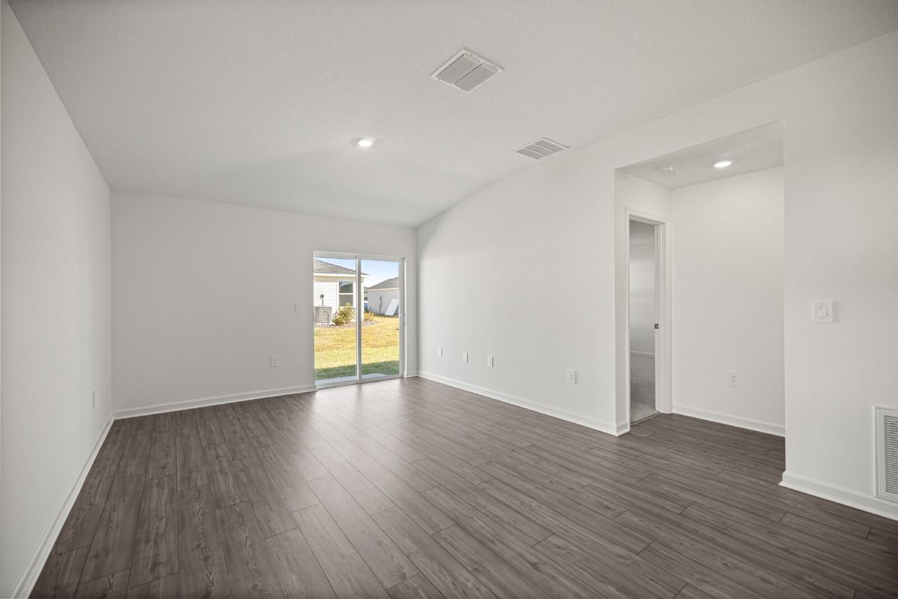 3155 Ne 38th St - Photo 4 of 20