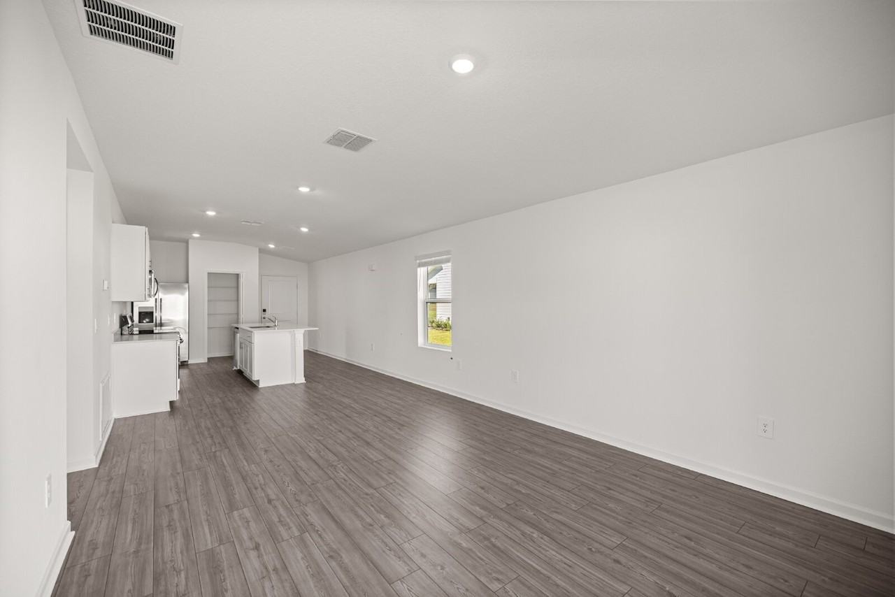 3155 Ne 38th St - Photo 5 of 20