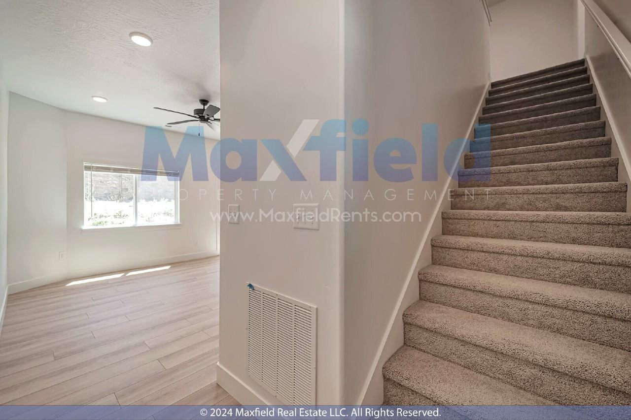 1588 N 1950 E - Photo 2 of 19