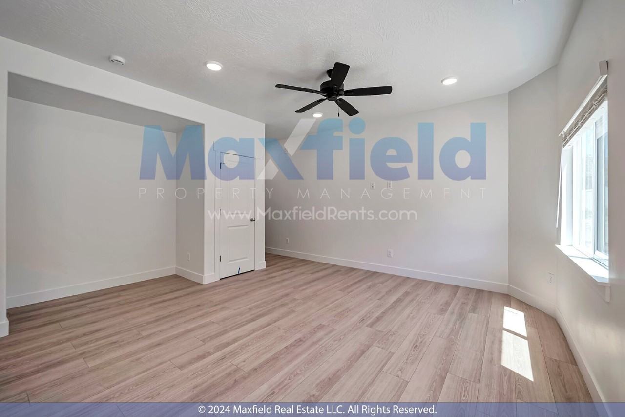 1588 N 1950 E - Photo 3 of 19