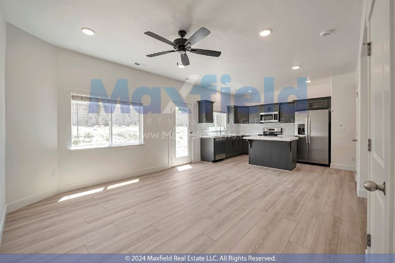 1588 N 1950 E - Photo 4 of 19
