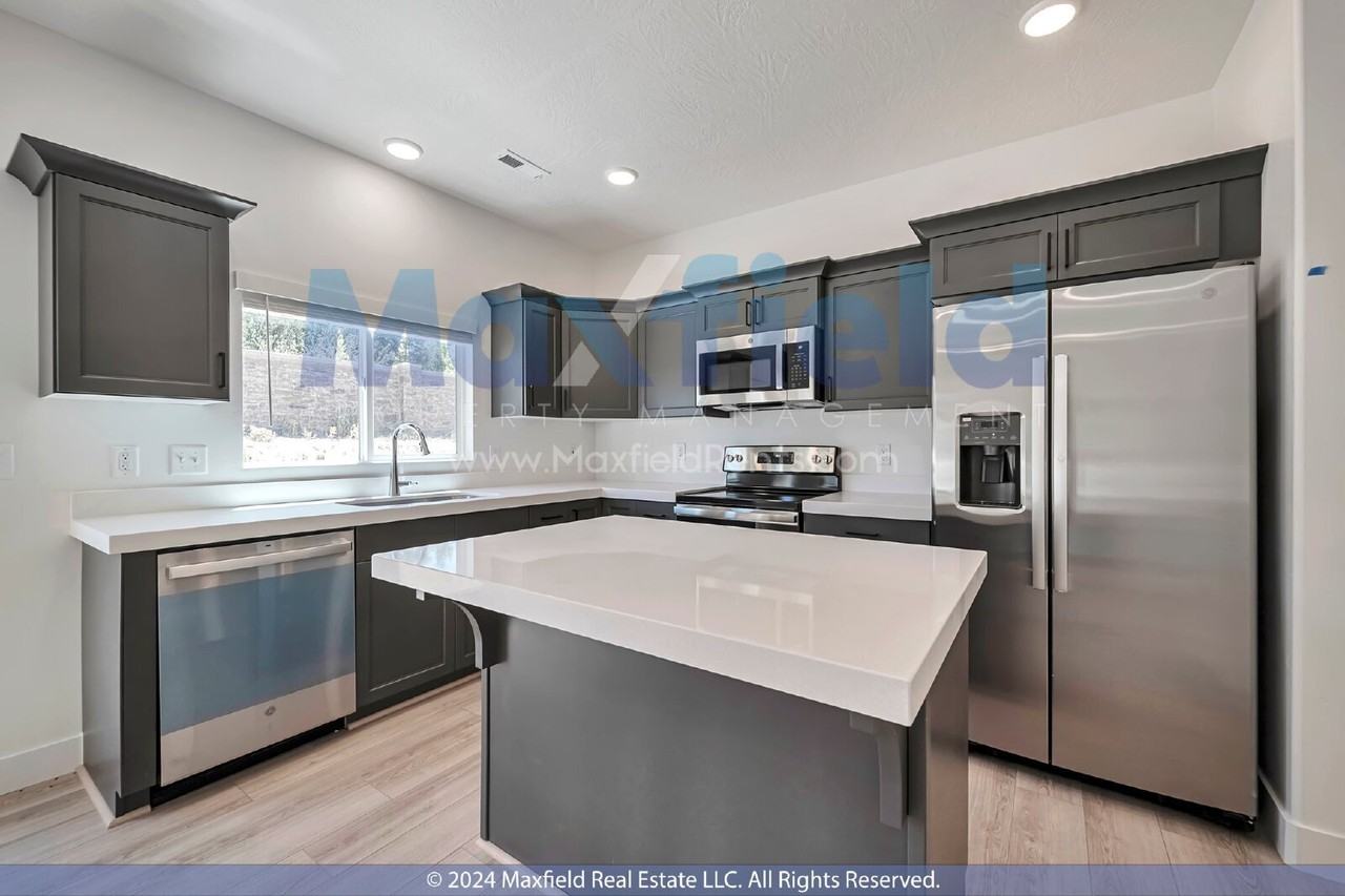 1588 N 1950 E - Photo 6 of 19