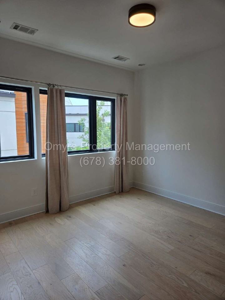 1307 Glenwood Ave Se - Photo 7 of 19