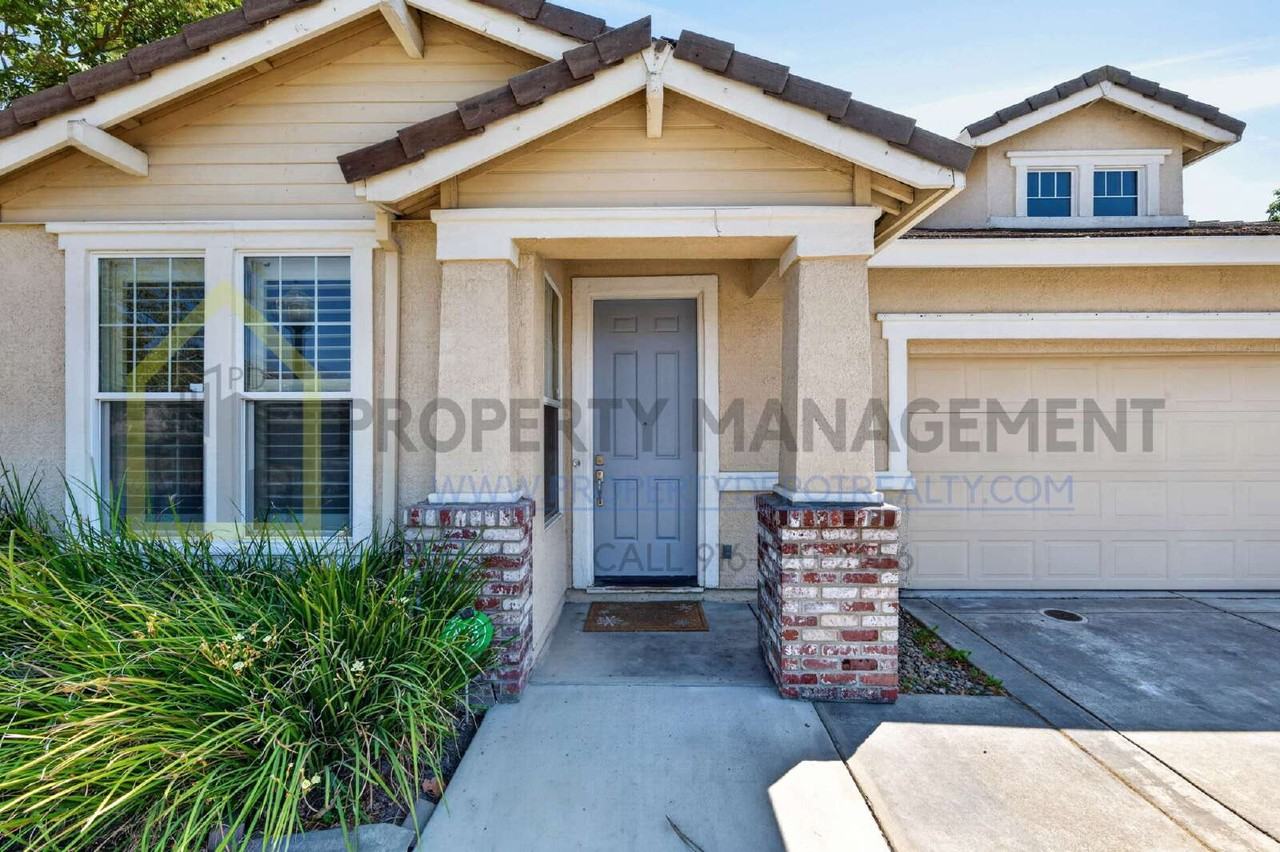 1570 Charm Way - Photo 4 of 50