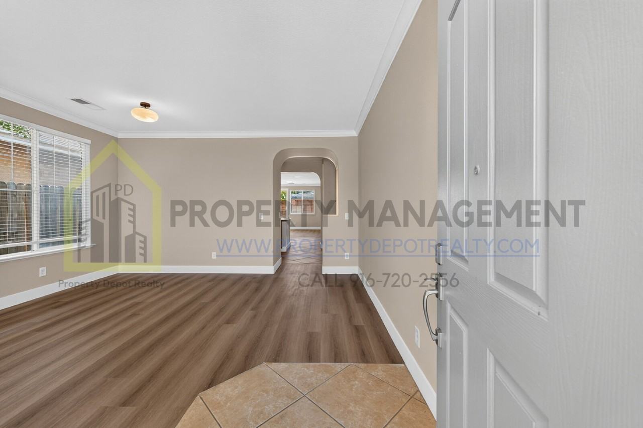1570 Charm Way - Photo 5 of 50