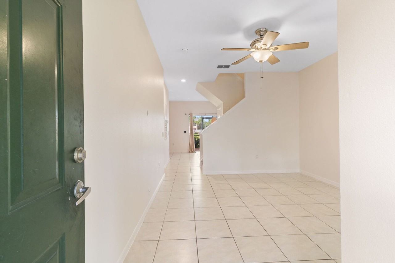 7565 Plantation Cir - Photo 4 of 30