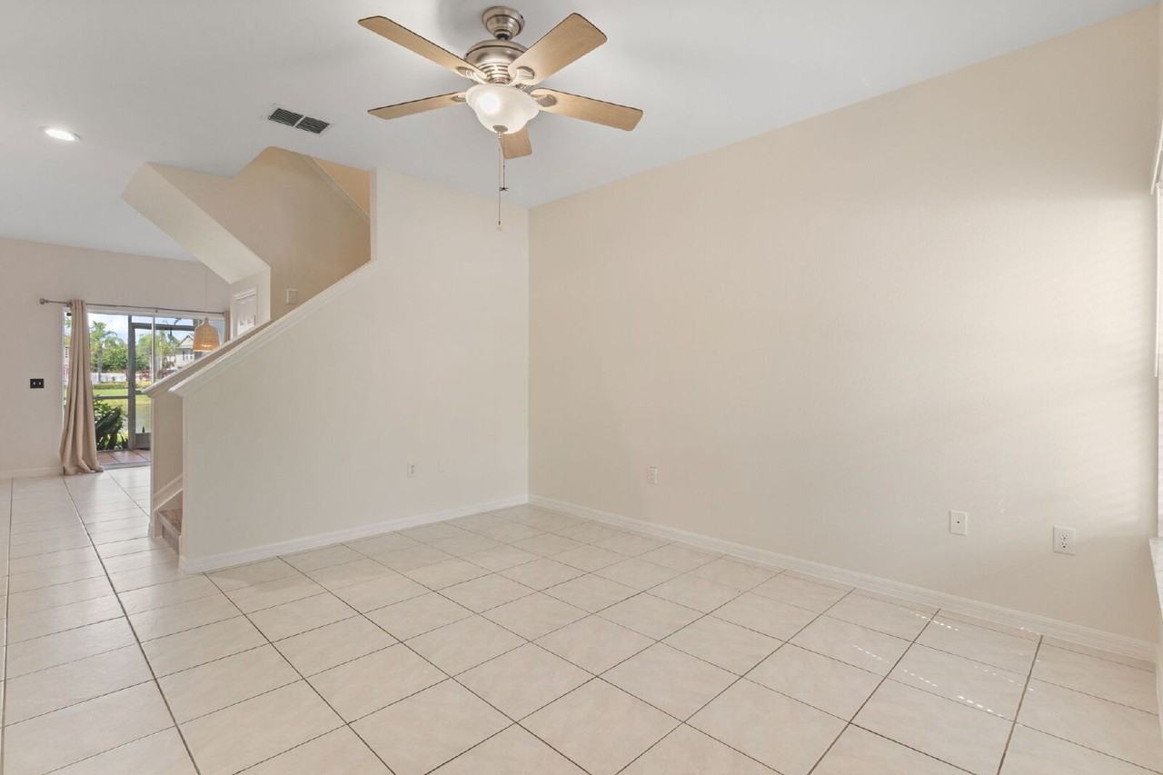 7565 Plantation Cir - Photo 5 of 30