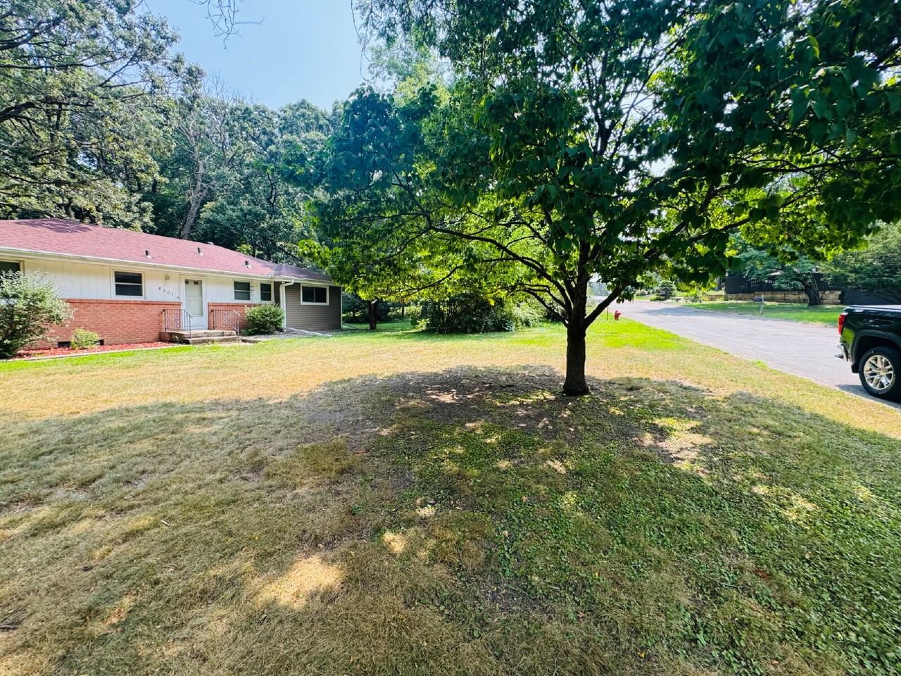 6701 Kingston Dr - Photo 2 of 30