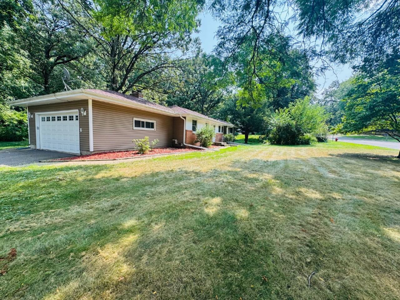 6701 Kingston Dr - Photo 3 of 30