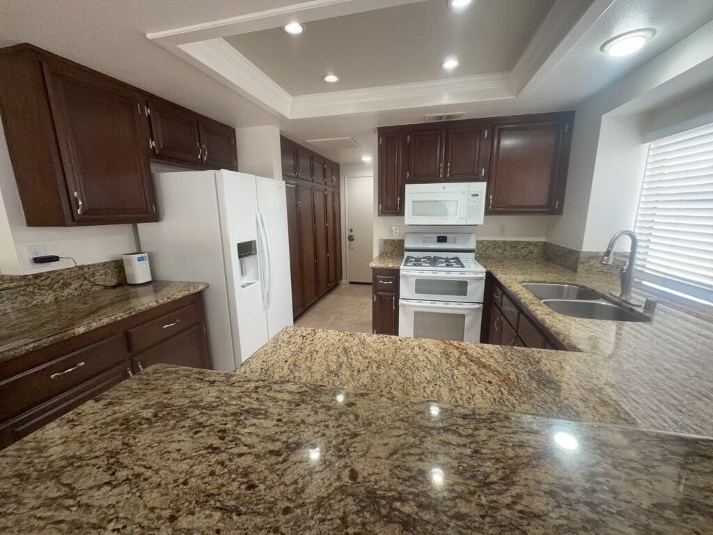9586 Shadow Springs Dr - Photo 3 of 18
