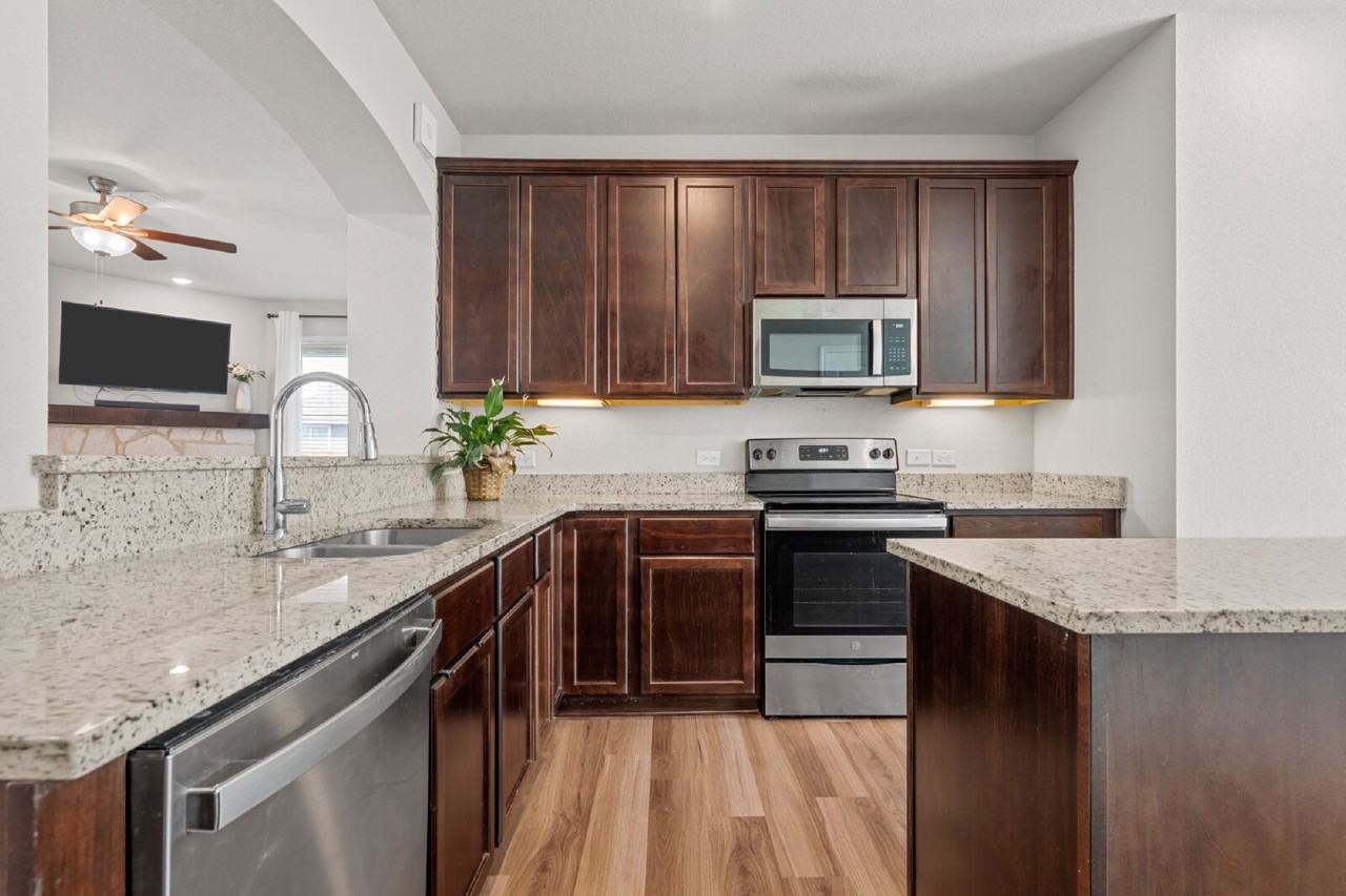 10232 Driskill Dr - Photo 4 of 17