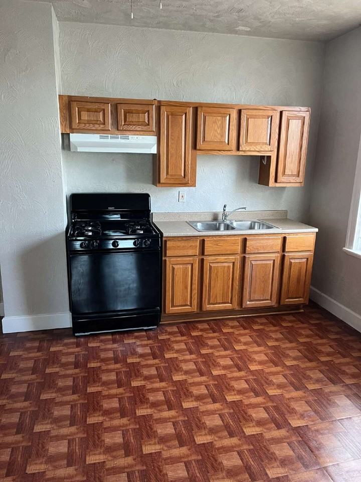 1901 S 11th St - Photo 5 of 5