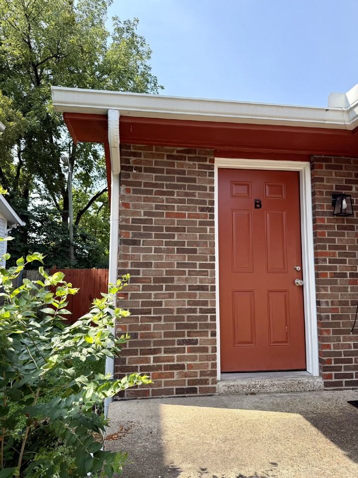 2020 Greenwood Cir #B - Photo 2 of 11