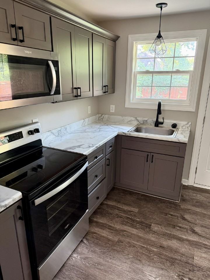 2020 Greenwood Cir #B - Photo 4 of 11