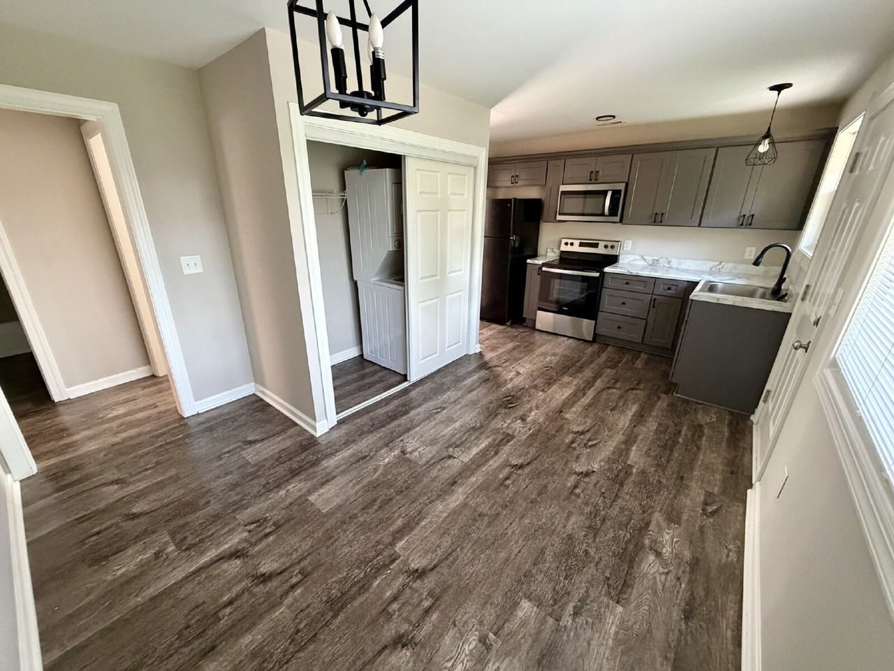 2020 Greenwood Cir #B - Photo 6 of 11
