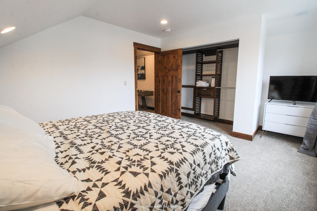 1029 4th Ave W - Photo 5 of 20