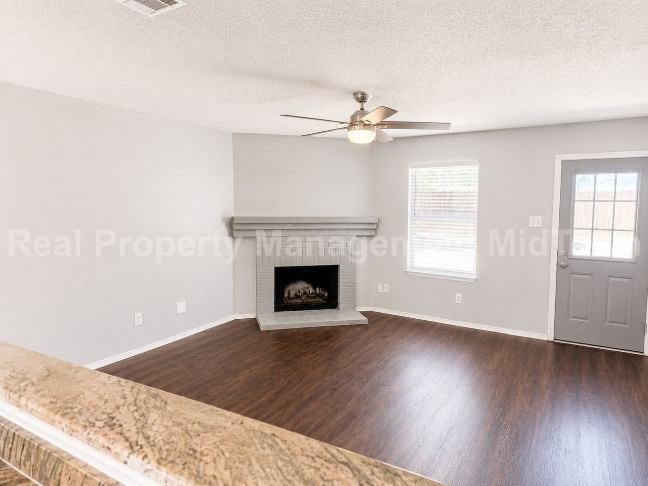 1004 Mazourka Dr - Photo 3 of 14