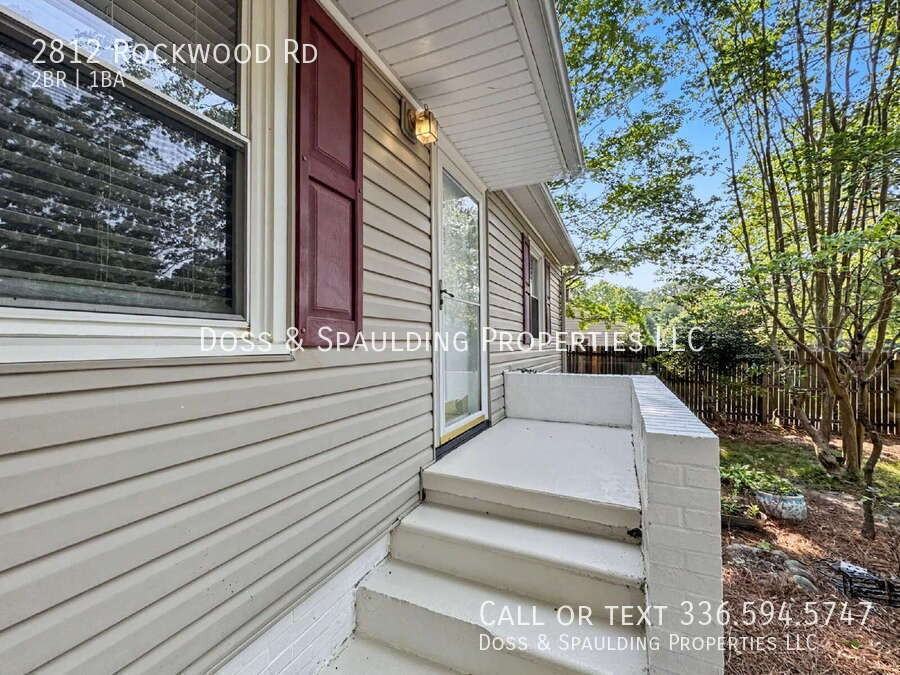 2812 Rockwood Rd - Photo 3 of 19