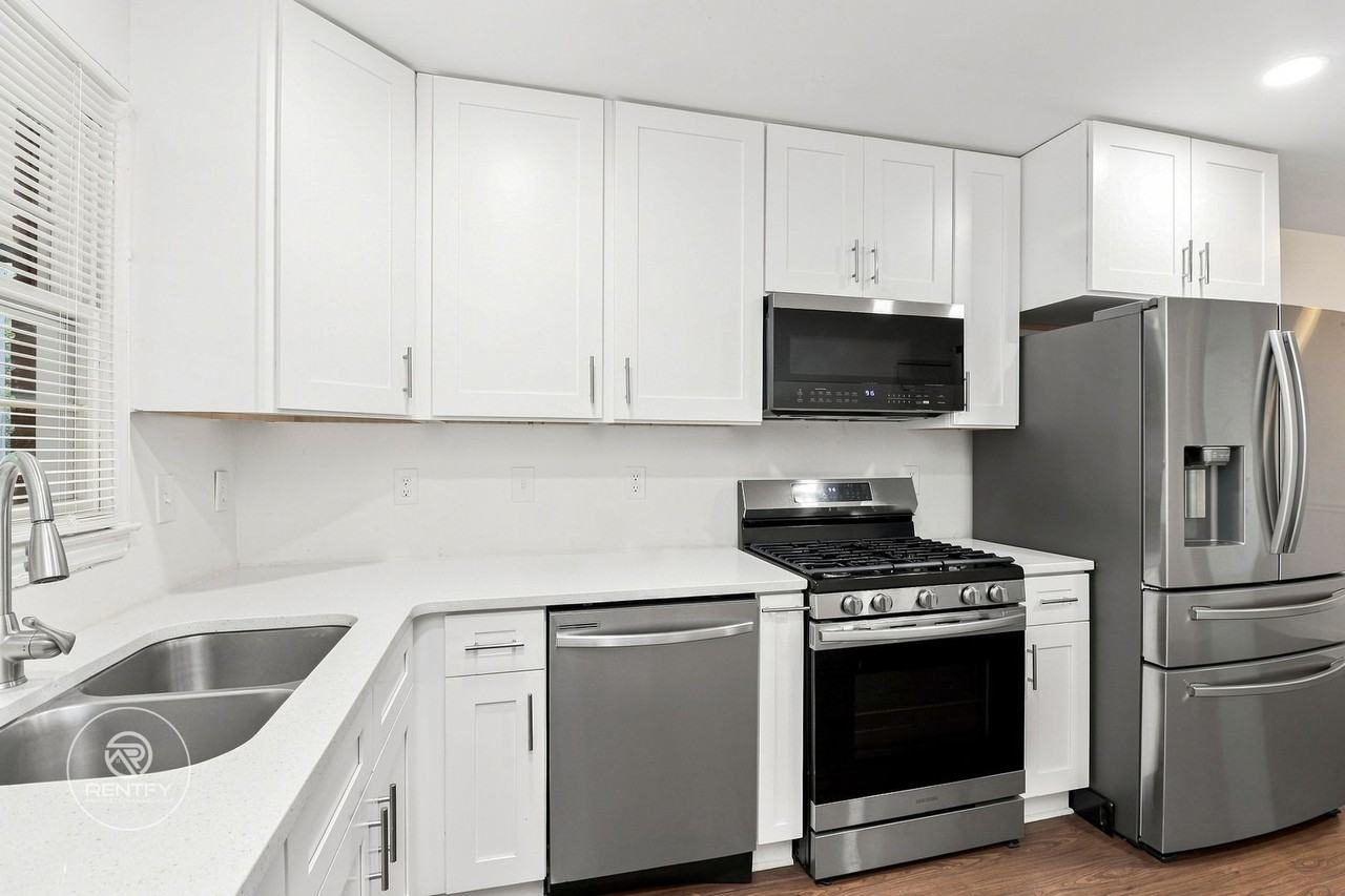 3700 Driftwood Dr #3702 - Photo 4 of 15