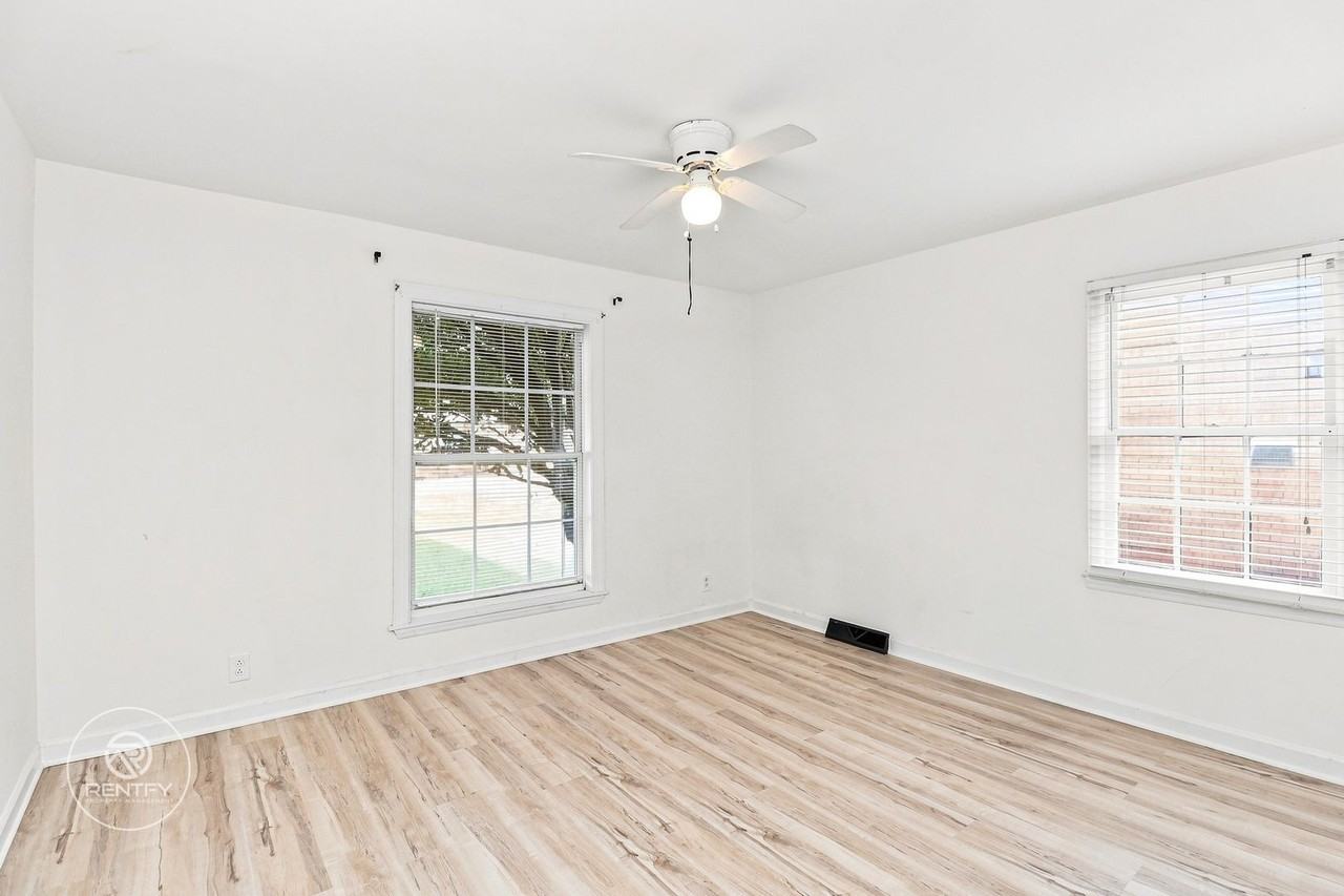 3700 Driftwood Dr #3702 - Photo 6 of 15