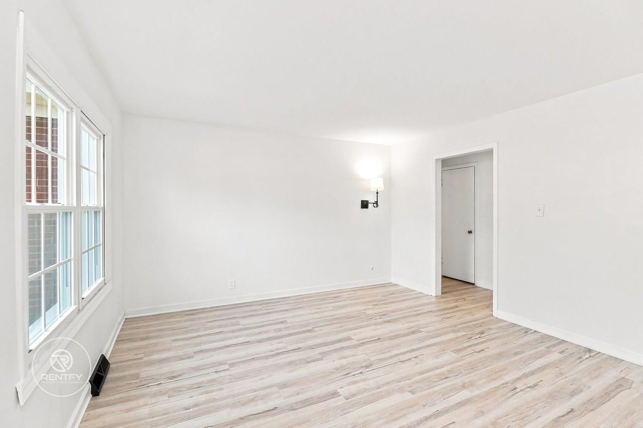 3700 Driftwood Dr #3702 - Photo 7 of 15