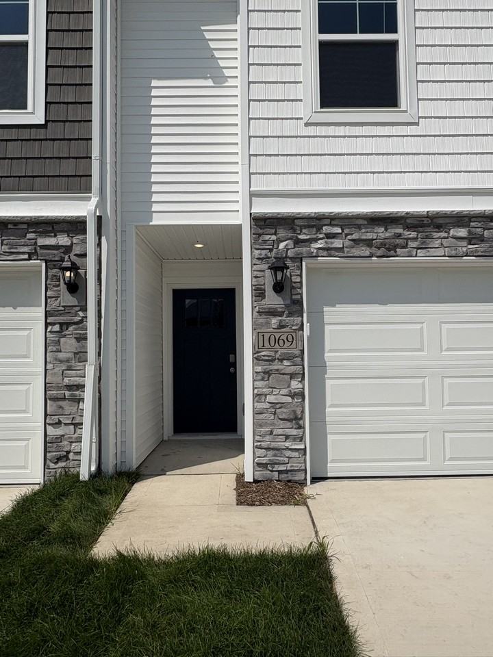 1069 Daisy Ln #1 - Photo 2 of 37