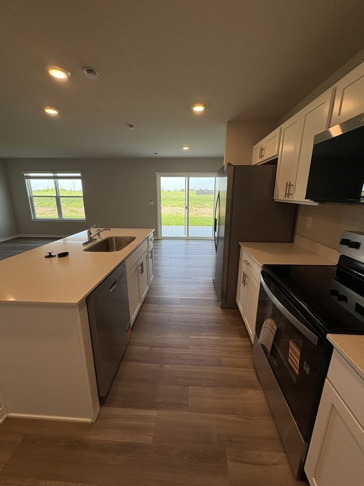 1069 Daisy Ln #1 - Photo 7 of 37