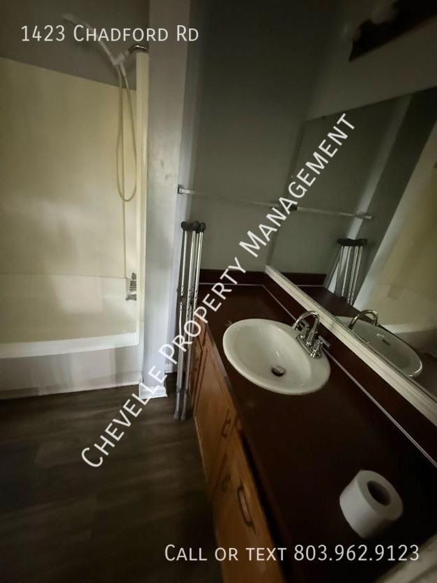 1423 Chadford Rd - Photo 2 of 14