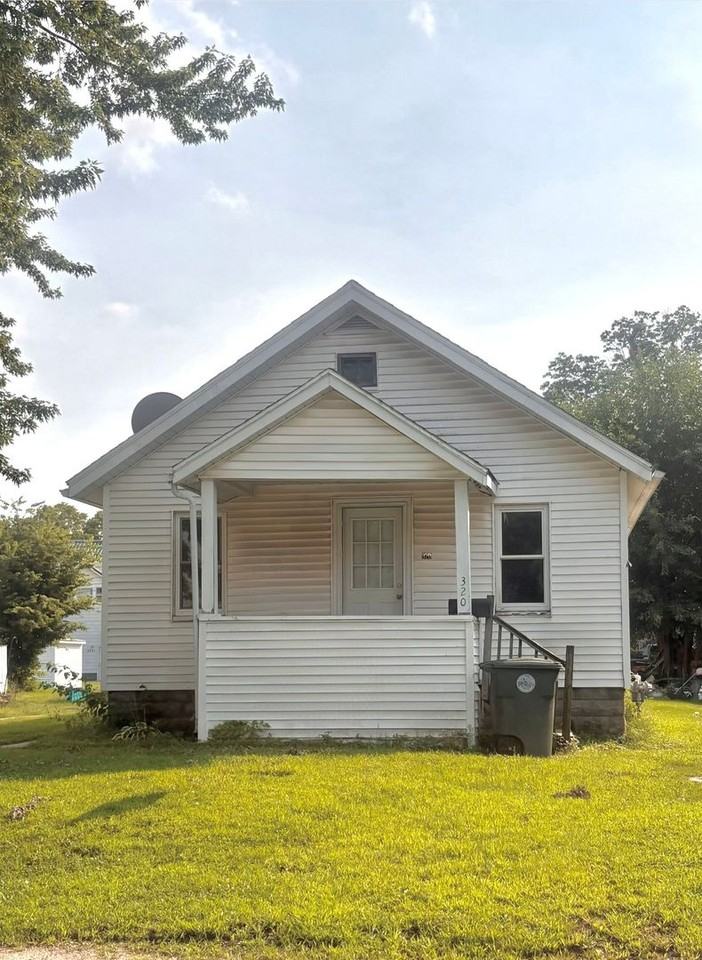 320 Blowers Ave